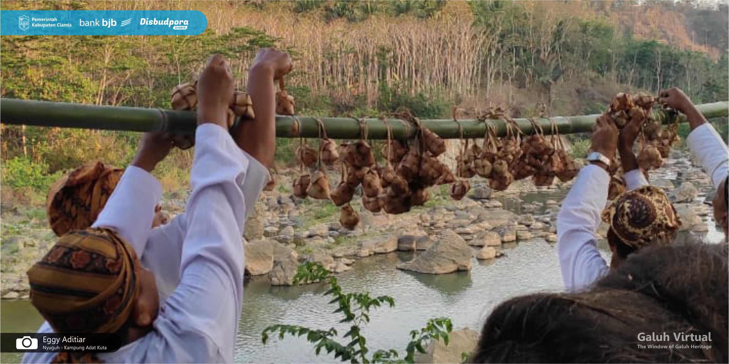 Nyuguh - Kampung Adat Kuta